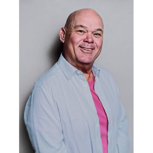 Paul de Leeuw volgt dementiepatiënten op vakantie naar Benidorm