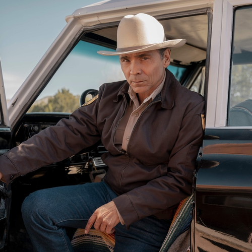 Dark Winds S01E01-02: snikhete valleien en kwade geesten