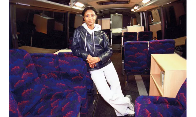 Afbeelding van Hoe John de Mol met De Bus (2000) letterlijk het land in ging met reality-tv