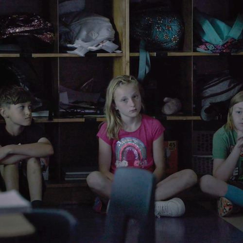 Thoughts & Prayers: pijnlijk portret van de Amerikaanse schoolschutterindustrie