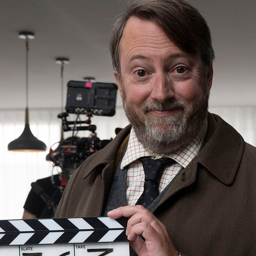 Ludwig: David Mitchell terug op de set voor opnamen van tweede seizoen