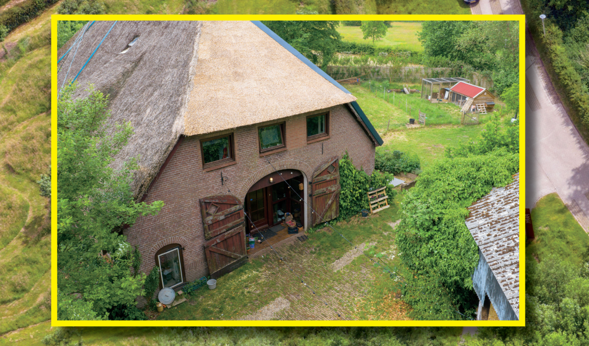 Het erf van Boerderij van Dorst van boven - wie bouwde de kas of groef de vijver?