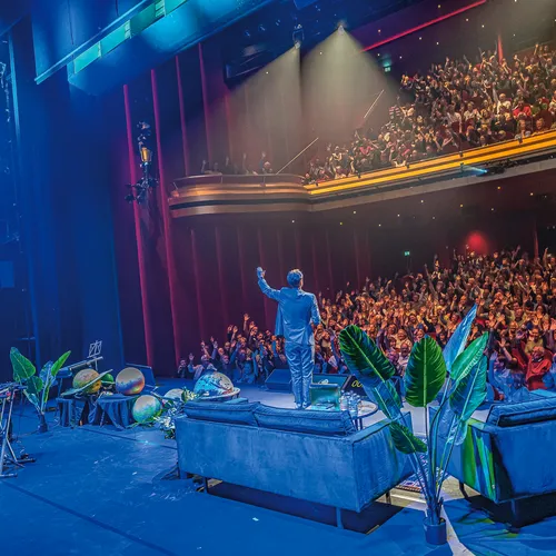 Van podcast naar theater: waarom Nynke de Jong, Tonie Mudde en Lies en Aaf het podium op gaan