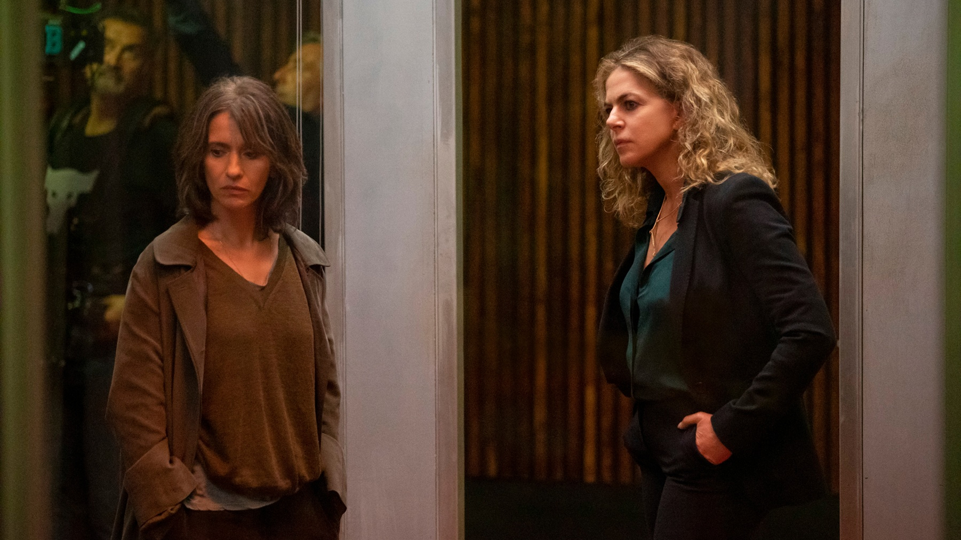 Sara - Woman in the Shadows