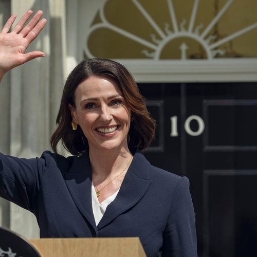 Hostage: eerste blik op thrillerserie van Netflix met Suranne Jones