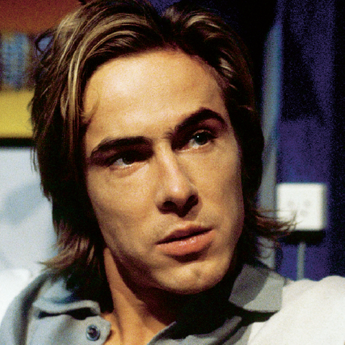 Chris Zegers groeide uit van populaire soapster tot schnabbelkoning. ‘Zingen konden we niet. Het was vooral veel “Wieringerwerf, laat je horen!"'