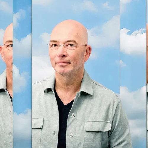 Mano Bouzamour verheugt zich op Zomergast Tommy Wieringa