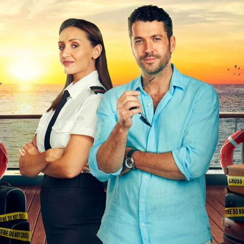 The Good Ship Murder S01E01: zanger met speurtalent