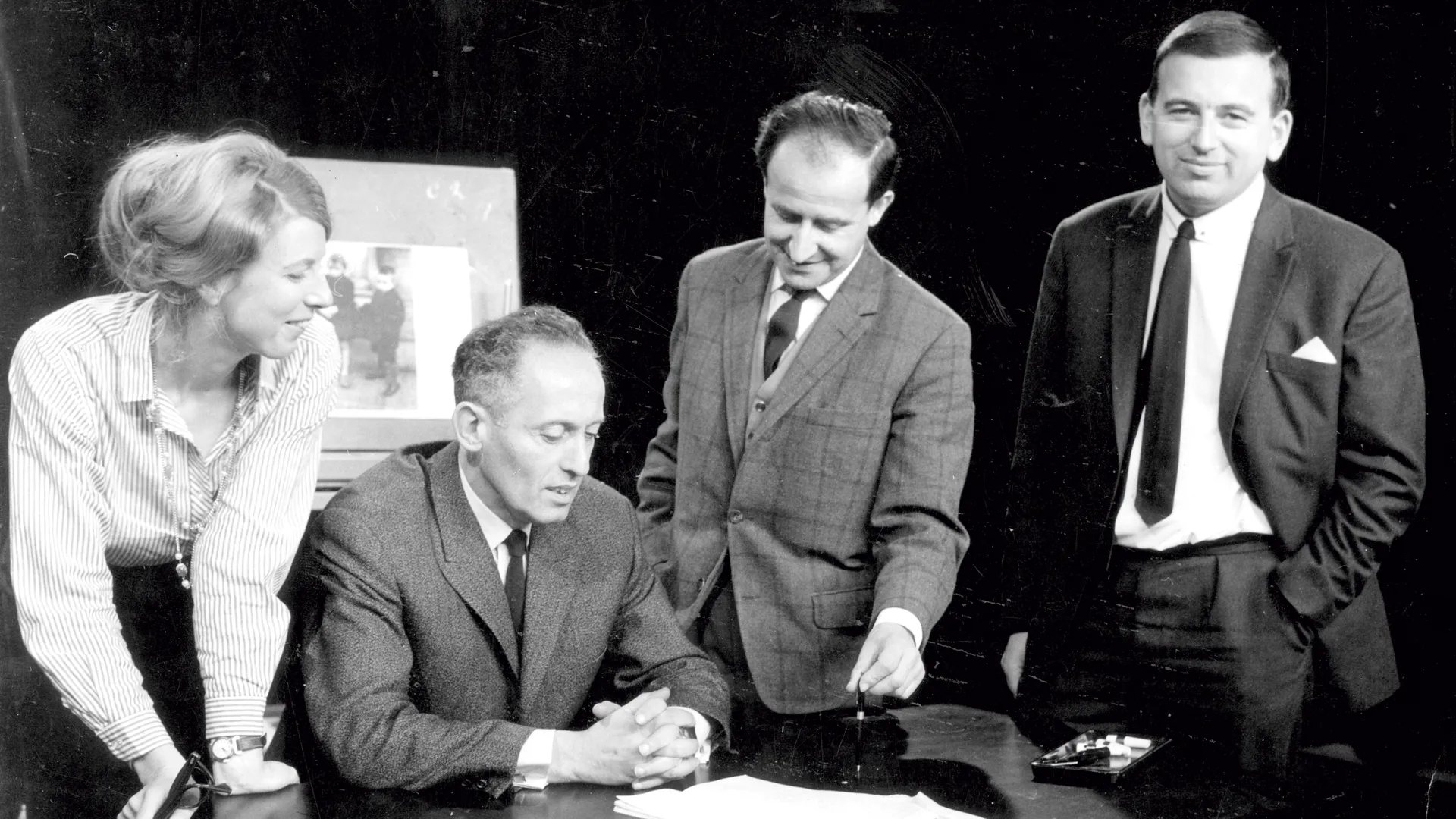 De bezetting (1960-1965) - VARAgids - BNNVARA
