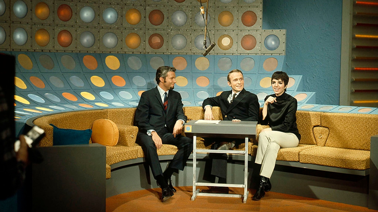 CAVETT WITH GUESTS