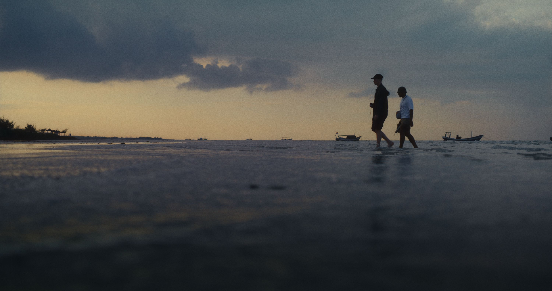 Kleinkinderen van de Oost louterende reis de Lagarde BNNVARA Kleinkinderen van de Oost louterende reis de Lagarde BNNVARA