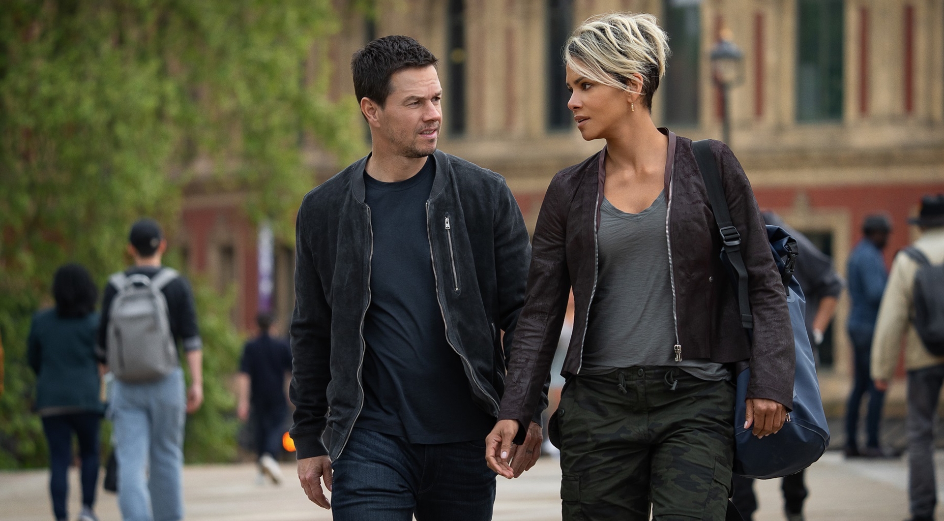 The Union: trailer voor Netflix-film met Mark Wahlberg en Halle Berry ...