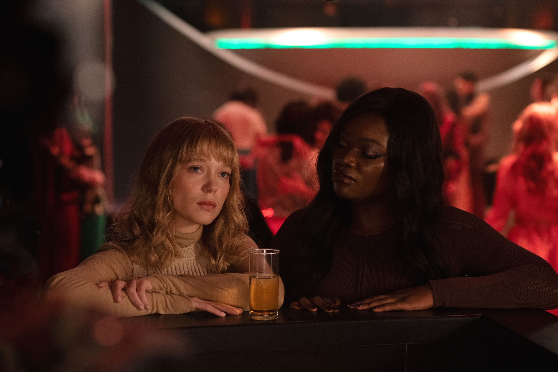 The-Beast_st_6_jpg_sd-high_Carole-Bethuel