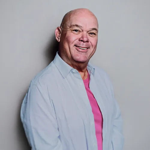 Paul de Leeuw volgt dementiepatiënten op vakantie naar Benidorm